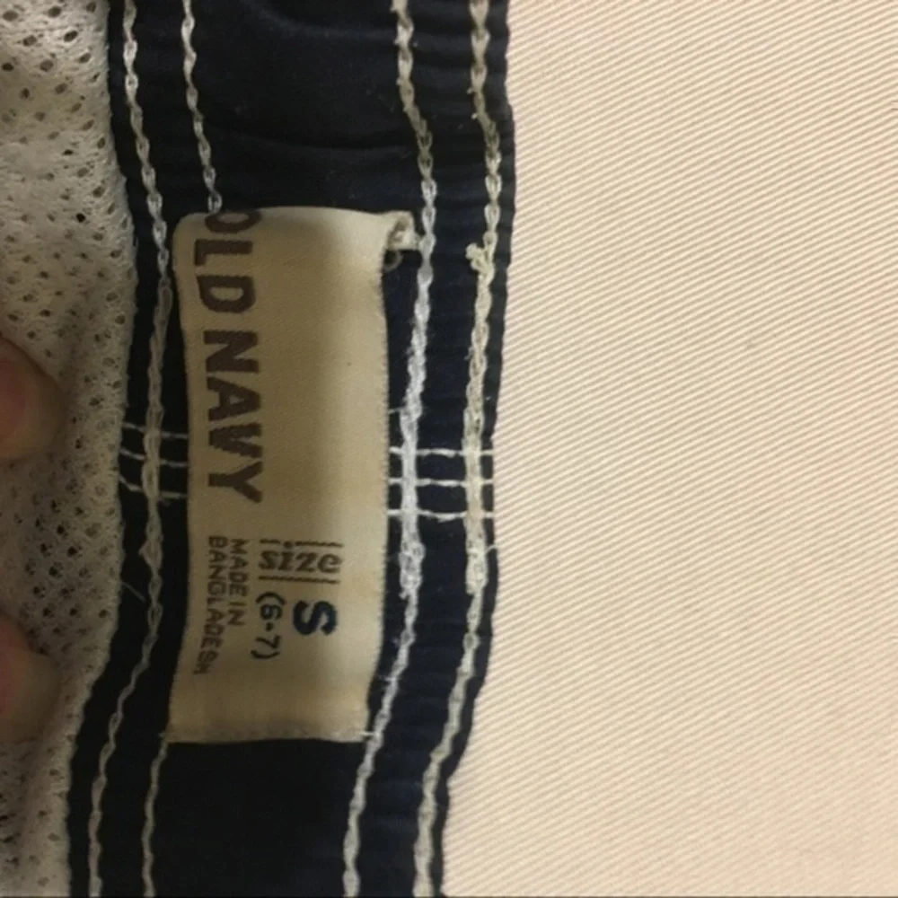 Old Navy Boys size small 6/7 swim trunks